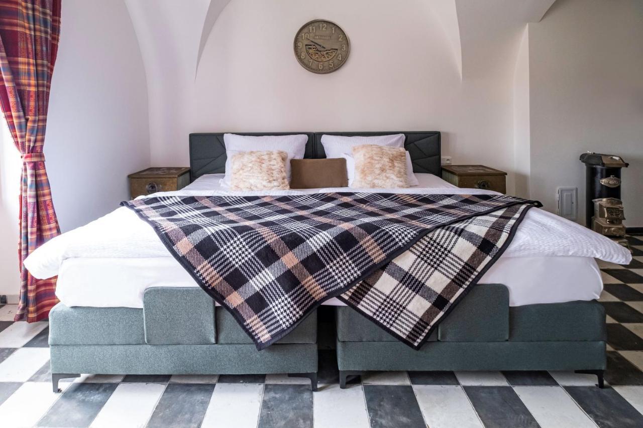 Knize Ferdinand Apartments Mikulov Esterno foto