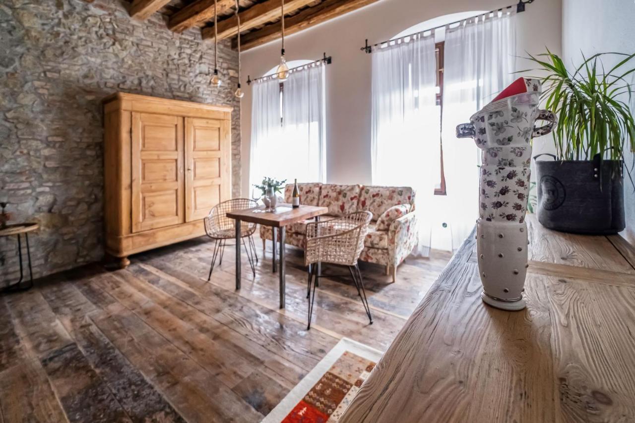 Knize Ferdinand Apartments Mikulov Esterno foto
