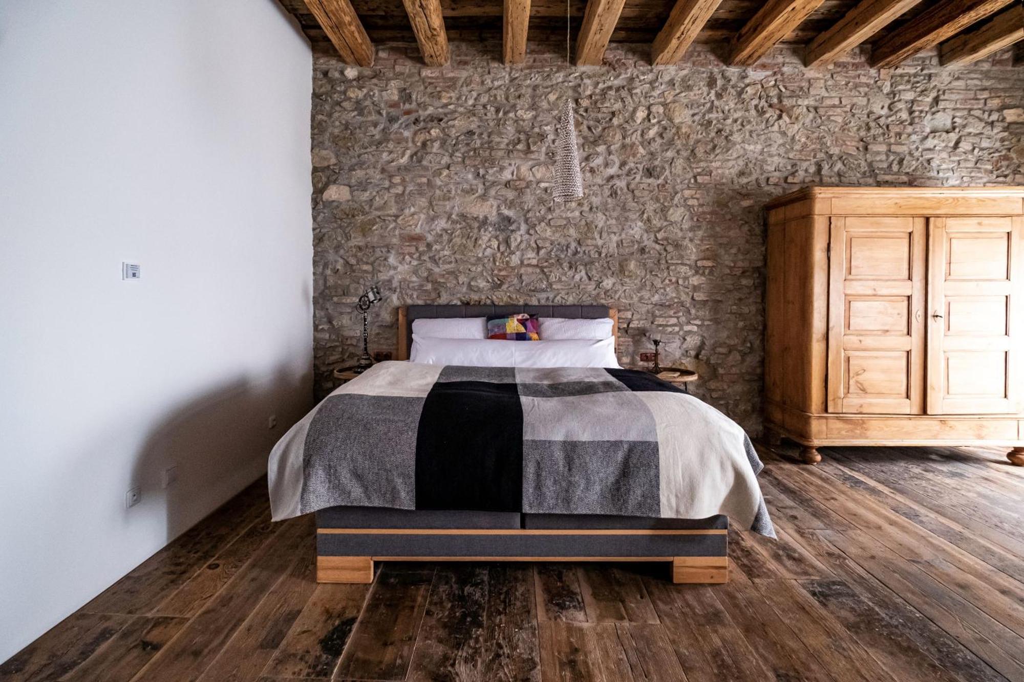 Knize Ferdinand Apartments Mikulov Esterno foto