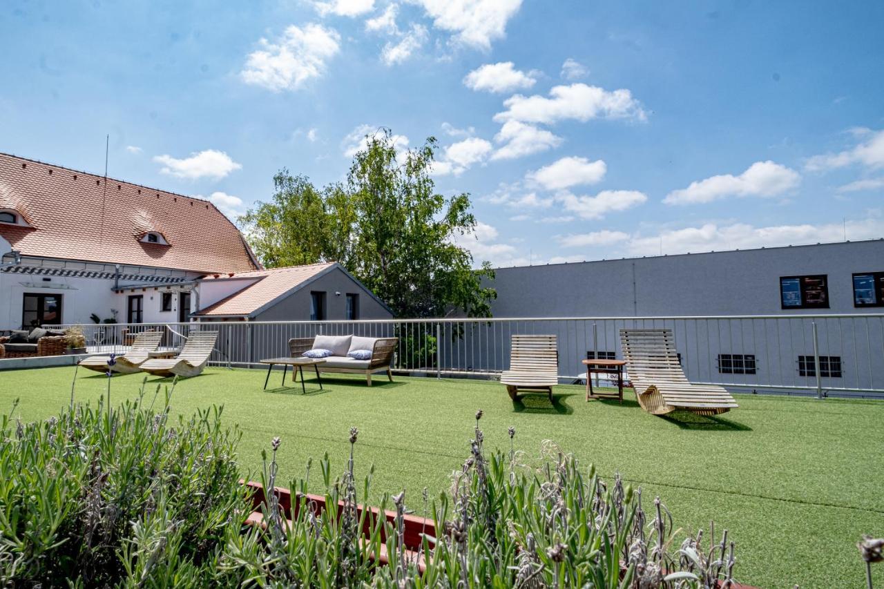 Knize Ferdinand Apartments Mikulov Esterno foto